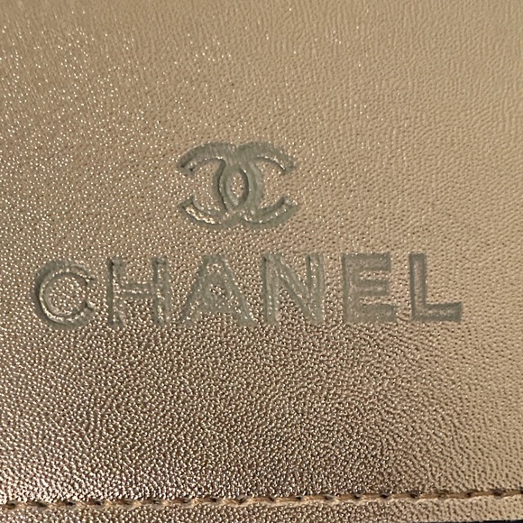 CHANEL Metallic Gold Card Holder w No Shatter Compact Mirror. New in Box - Picture 9 of 10